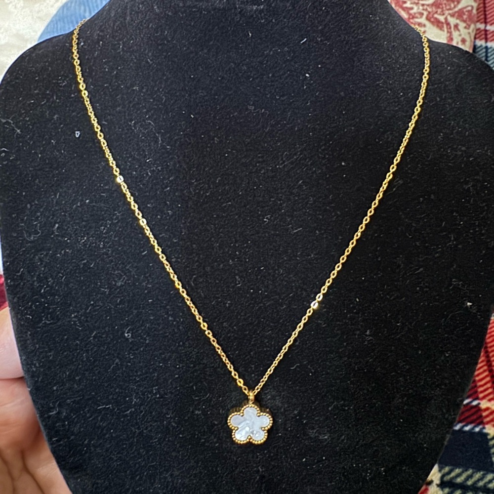 18k Gold Plated Stainless steel flower necklace